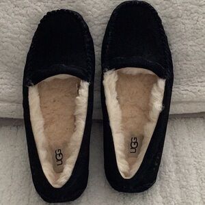 UGGS scallop slip on moccasin